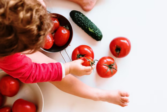 FOTO NIÑO CON VERDURAS